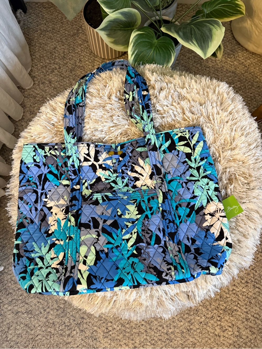 NWT Vera Bradley Vera Tote Bag in Camo Floral - Quilted Toggle Closure
